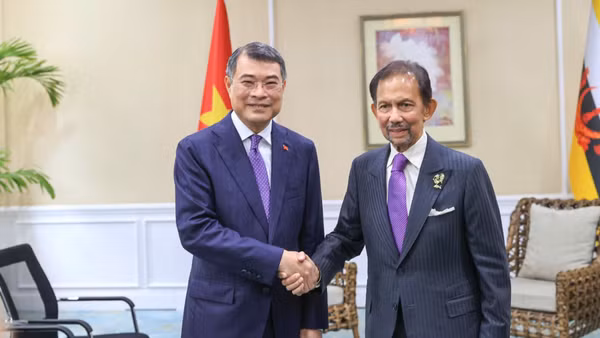 Thủ tướng Chính phủ Lê Minh Hưng gặp Quốc vương Brunei Darussalam Haji Hassanal Bolkiah. (Ảnh: VGP/Nhật Bắc)