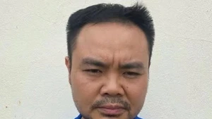 Giám đốc Chi nhánh Văn phòng Đăng ký đất đai huyện Yên Thủy Trịnh Hùng Cường. (Ảnh Công an Hòa Bình cung cấp)