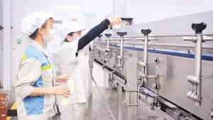 Công nghệ sản xuất sữa theo tiêu chuẩn hiện đại tại Vinamilk.
