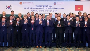 Tổng Bí thư Tô Lâm gặp gỡ lãnh đạo một số Tập đoàn lớn của Hàn Quốc. (Ảnh: THỐNG NHẤT/TTXVN)
