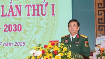Đại tá Võ Văn Tuấn, Chính ủy Bộ Chỉ huy Quân sự thành phố Đà Nẵng phát biểu chỉ đạo tại Đại hội. (Ảnh: ĐÌNH TĂNG)