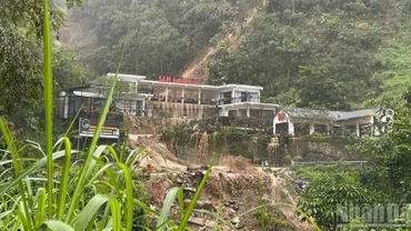 Lũ quét xảy ra tại đèo Khau Phạ.