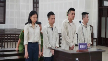 Các bị cáo tại phiên tòa. (Ảnh: ANH ĐÀO)