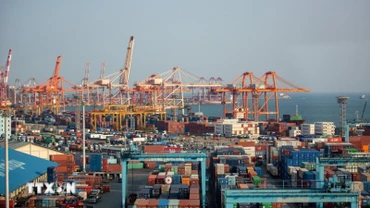 Cảng hàng hóa Busan, Hàn Quốc. (Ảnh: THX/TTXVN)