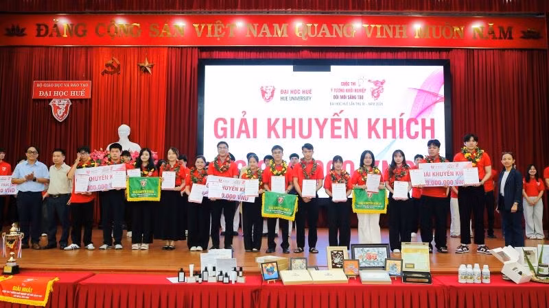 Five out of the eight projects from the teams in the Final round won the Encouragement Award in the competition. 5.jpg