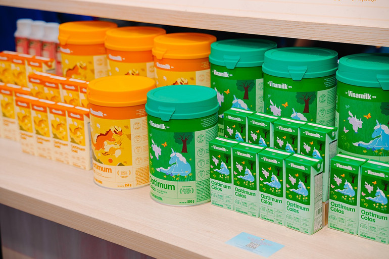 Optimum là dòng sản phẩm sữa công thức đầu tiên tại Việt Nam bổ sung 6 HMO. (Ảnh: Vi Nam) hoi-cho-mua-thu-04b.jpg