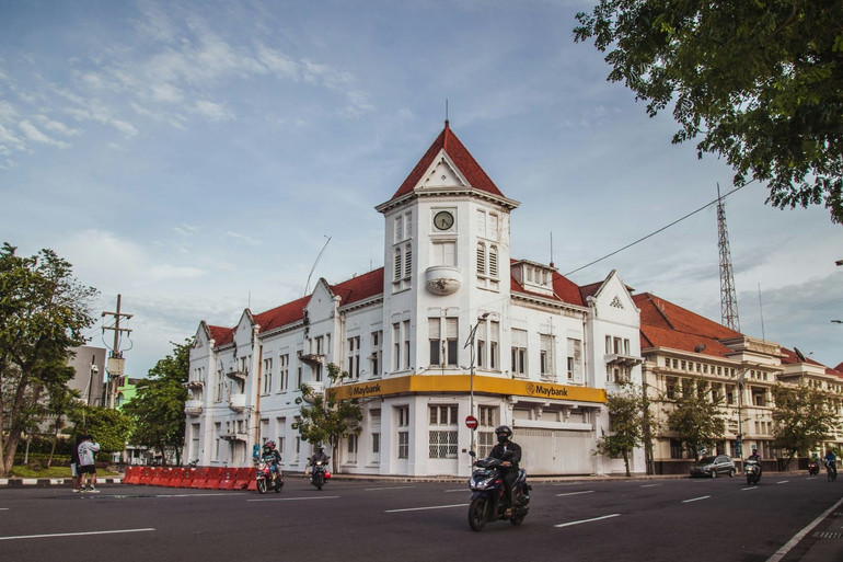 1-surabaya-indonesia-unsplash-kristian-tandjung.jpg