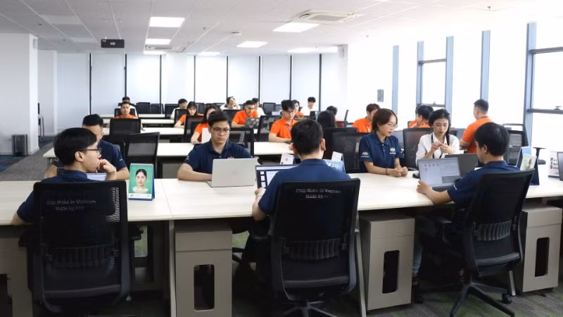 Các kỹ sư công nghệ thông tin của Tập đoàn FPT làm việc tại Khu công viên phần mềm Đà Nẵng số 2.