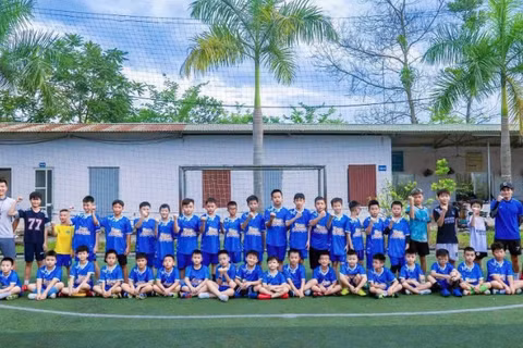 Hoạt động thu hút đông đảo các em nhỏ tham gia, mở ra cơ hội tiếp cận môi trường đào tạo bóng đá chuyên nghiệp cho những tài năng trẻ. (Ảnh: Trung tâm N2B Football Cao Bằng)