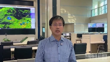 Ông Mai Văn Khiêm, Giám đốc Trung tâm Dự báo khí tượng thủy văn quốc gia thông tin với báo chí về bão số 5, tối 23/8.