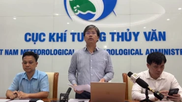Chia sẻ thông tin báo chí về cơn bão số 3 chiều muộn ngày 21/7.