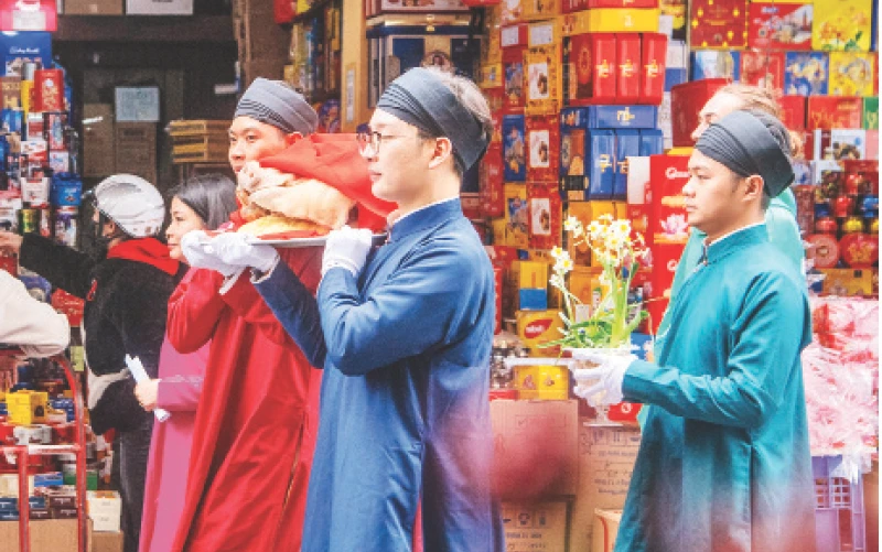 Hàng nghìn người dân tham gia chương trình Tết Việt 