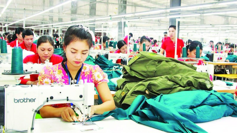 Các phong trào thi đua sản xuất, kinh doanh giỏi được tổ chức thường xuyên tại những nhà máy, công ty may mặc và giày da ở Sơn La.