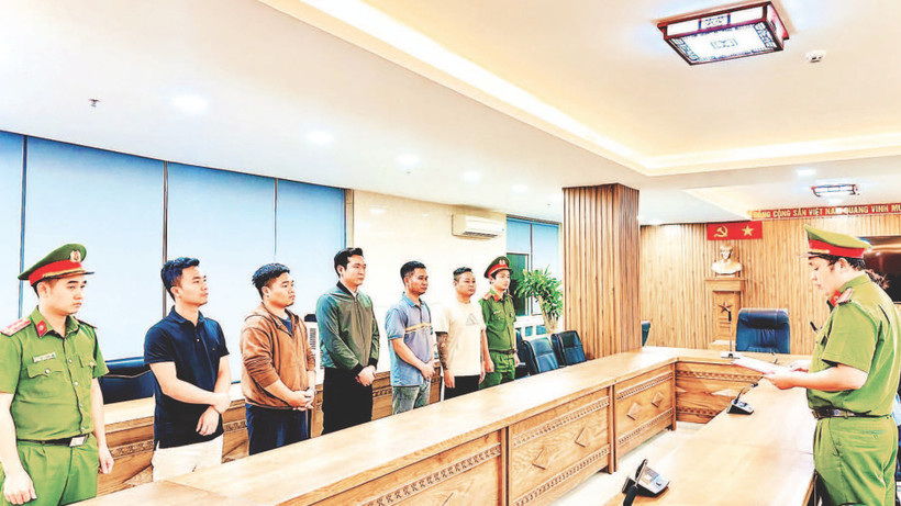 5 đối tượng vừa bị khởi tố liên quan đến chi tiền tỷ để “chạy án”.