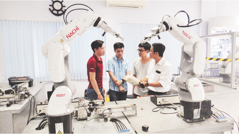 Đào tạo nhân lực tự động hóa tại Trung tâm Đào tạo Khu Công nghệ cao (Khu Công nghệ cao Thành phố Hồ Chí Minh).