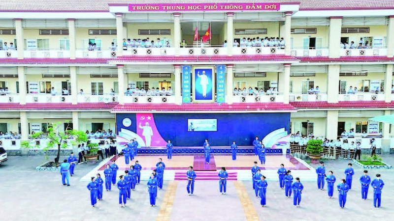 Giờ học của các thành viên Câu lạc bộ Võ thuật (Trường trung học phổ thông Đầm Dơi) giúp học sinh rèn luyện cả thể chất lẫn ý chí.