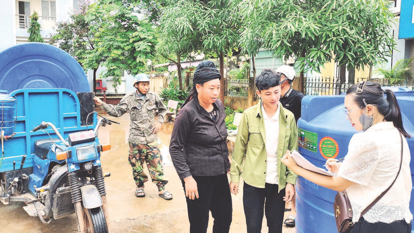 Người dân xã Yên Châu được hỗ trợ téc nước từ Chương trình mục tiêu quốc gia phát triển kinh tế-xã hội vùng đồng bào dân tộc thiểu số và miền núi.