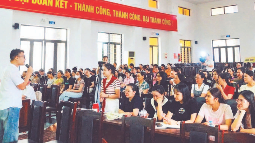 Lớp tập huấn “Giáo dục kỹ năng sống trong nhà trường” dành cho cán bộ, giáo viên ở phường Ái Quốc, thành phố Hải Phòng.