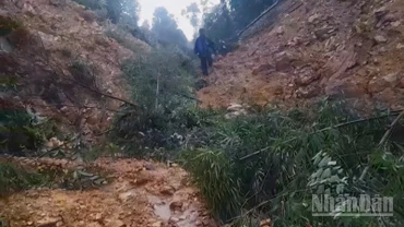 Tuyến đường huyện qua 2 xã Quang Trung và Hồng Phong, huyện Bình Gia, tỉnh Lạng Sơn bị sạt lở do mưa lớn.