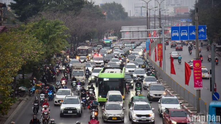 [Quiz] Cách nào sau đây giúp giảm dấu chân carbon khi đi lại? ảnh 1