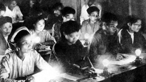 [Quiz] Sau Cách mạng Tháng Tám năm 1945, những khó khăn lớn nhất mà chính quyền cách mạng phải đối mặt là gì? ảnh 1