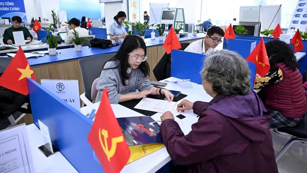 Trung tâm Phục vụ Hành chính công Hà Nội. (Ảnh Đạt Thành)