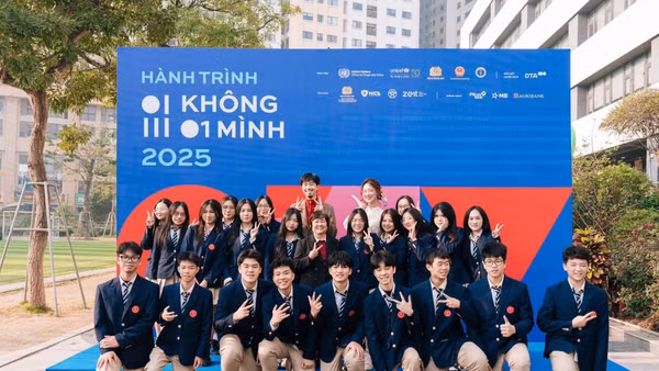 Chiến dịch Không 1 mình do Liên minh Niềm tin số khởi xướng với mục tiêu nâng cao nhận thức, kỹ năng an toàn số của trẻ em, thanh thiếu niên trên không gian mạng.