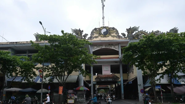 Quang cảnh chợ Rồng Nam Định. Báo Nam Định