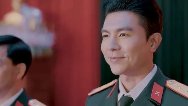 Diễn viên Steven Nguyễn (bên phải ảnh) đảm nhận vai chính trong phim.