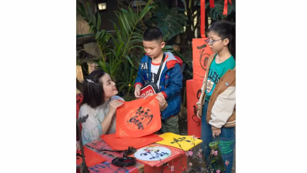 Niềm vui đầu năm với chữ và đạo học tại một không gian văn hóa tư nhân ở thành phố Huế. Ảnh: Xuân Thao