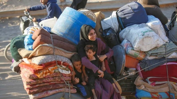 Niềm hạnh phúc của một gia đình Palestine, trên đường trở về nhà.