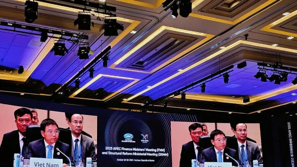 Bộ trưởng Tài chính Nguyễn Văn Thắng tham dự Hội nghị Bộ trưởng Tài chính APEC lần thứ 32 tại Incheon (Hàn Quốc).