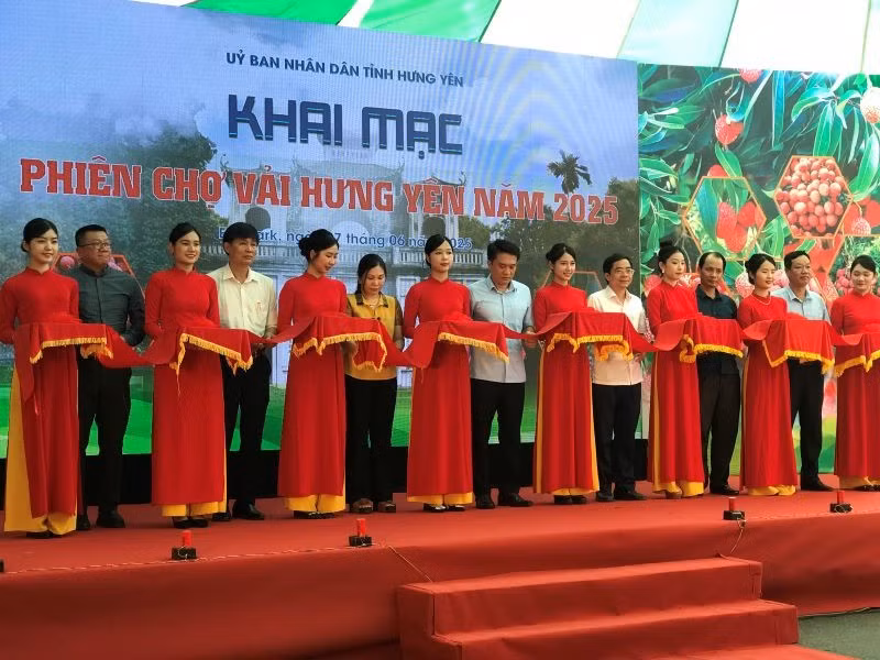 Khai mạc phiên chợ vải Hưng Yên năm 2025.