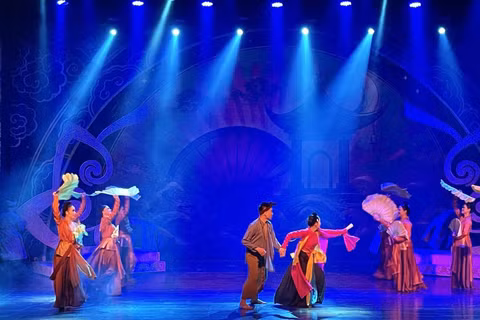 Trích đoạn “Thị Mầu lên chùa” trong chương trình “Nét duyên Chèo Hà thành”. (Ảnh: TTXVN)