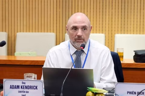 Ông Adam Kendrick, Chuyên gia thuế của ADB.