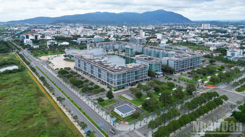 Trung tâm Hành chính-chính trị tỉnh Bà Rịa -Vũng Tàu trước đây, nay thuộc phường Bà Rịa,Thành phố Hồ Chí Minh. 