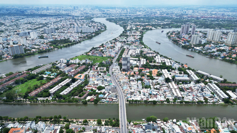 Bán đảo Bình Quới-Thanh Đa được bao quanh bởi sông Sài Gòn, nằm gần các tuyến giao thông huyết mạch của khu vực phía nam. Khu vực được kỳ vọng trở thành một khu đô thị sinh thái kiểu mẫu của Thành phố Hồ Chí Minh.