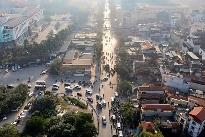 Sau khi cấm các phương tiện có tải trọng lớn hơn 10T vào giờ cao điểm đã giảm thiểu ùn tắc giao thông tại các nút giao cầu Tó, nút Phúc La-Văn Phú-đường 70. (Ảnh: TRUNG NGUYỄN)