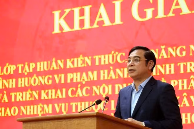 Ông Đào Duy Phong, Phó Giám đốc Sở Xây dựng Hà Nội phát biểu khai mạc chương trình tập huấn.