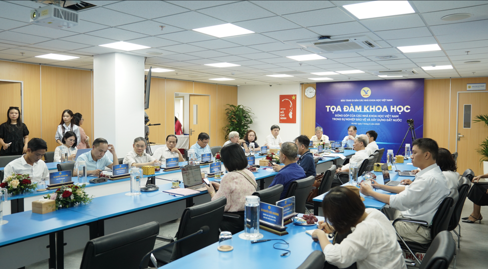 Tọa đàm có sự tham gia của nhiều các nhà khoa học đầu ngành đến dự. 3.png