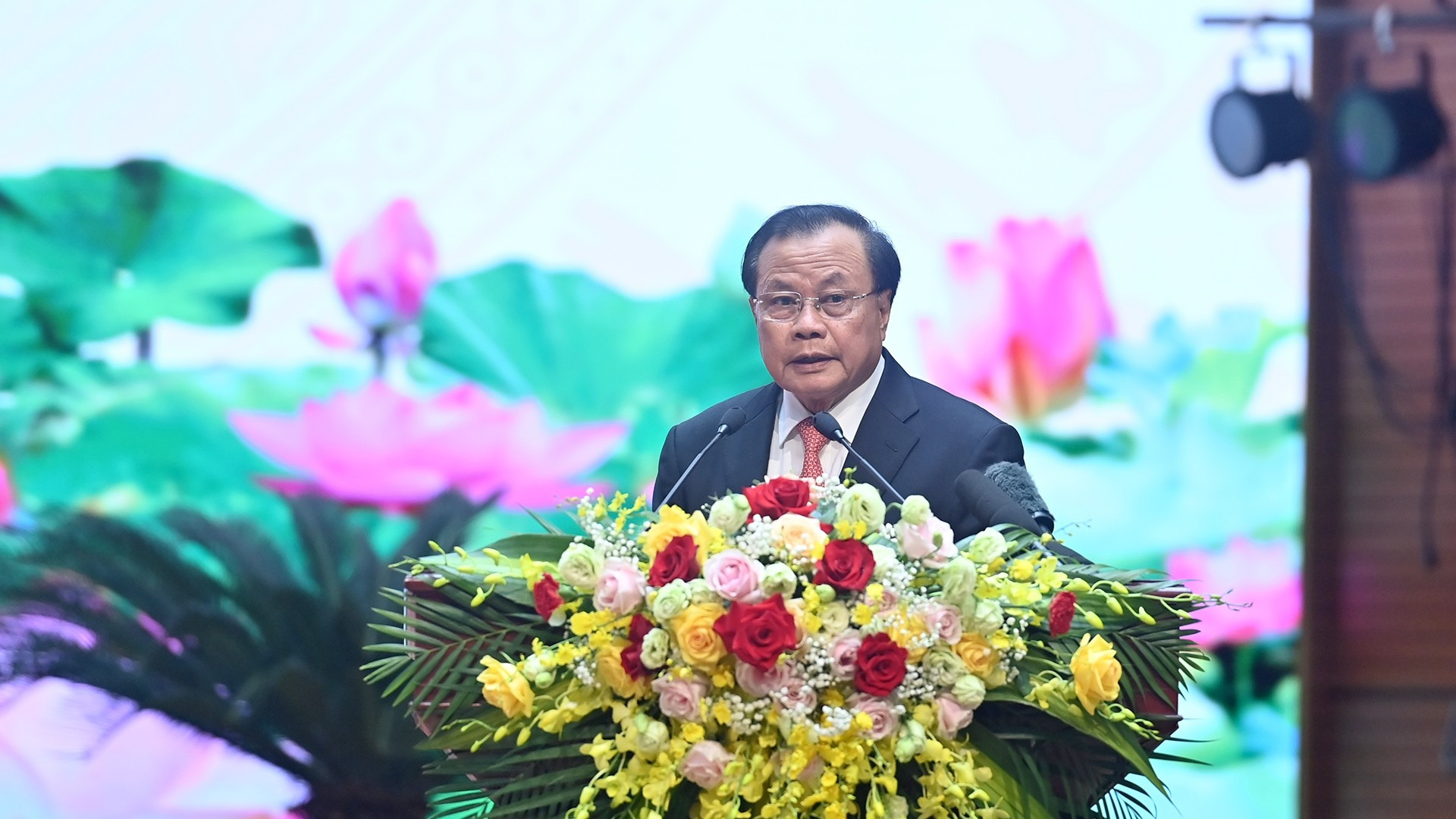 Đồng chí Phạm Quang Nghị, nguyên Ủy viên Bộ Chính trị, nguyên Bí thư Thành ủy Hà Nội phát biểu tại buổi gặp mặt. a11-bnd-2977.jpg