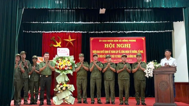 Ra mắt Lực lượng tham gia bảo vệ an ninh, trật tự ở cơ sở tại xã Hồng Phong (tỉnh Hải Dương cũ), nay là xã Nam Sách (thành phố Hải Phòng mới). hong-phong-3905.jpg