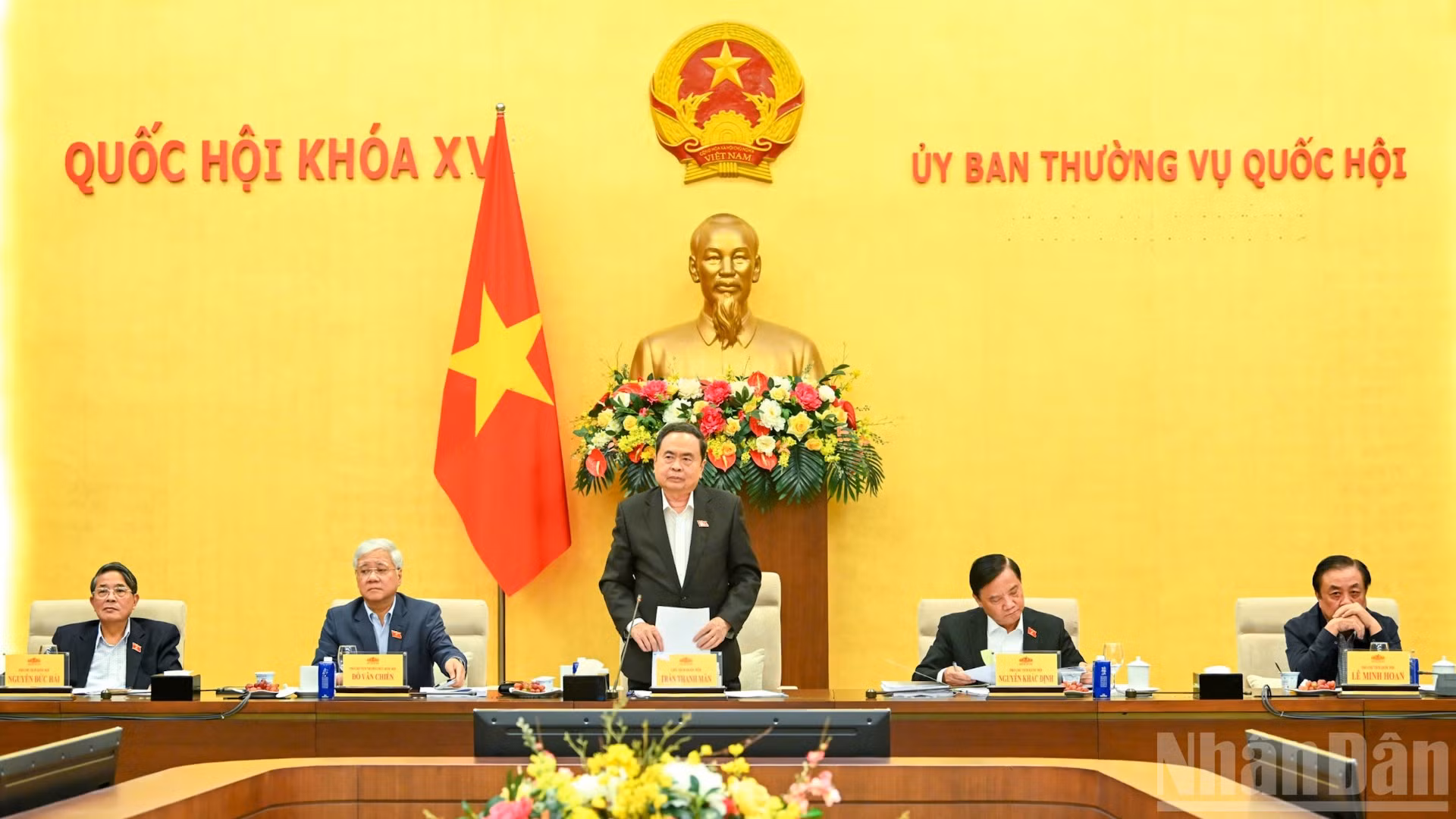 Chủ tịch Quốc hội Trần Thanh Mẫn phát biểu kết luận cuộc họp. 