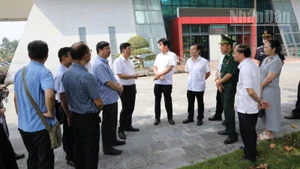 Đoàn công tác của Cục Phòng bệnh, Bộ Y tế giám sát tại khu vực Cửa khẩu Quốc tế Hữu Nghị, tỉnh Lạng Sơn. 