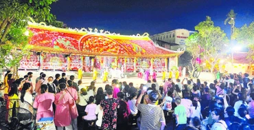 Lần đầu Hải Phòng có sản phẩm du lịch đêm, kết hợp giữa di sản văn hóa, kiến trúc và công nghệ, mang lại trải nghiệm thú vị cho du khách. (Ảnh XUÂN TRƯỜNG)