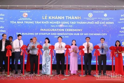 Nghi thức cắt băng khánh thành tòa nhà Trung tâm Khởi nghiệp sáng tạo Thành phố Hồ Chí Minh