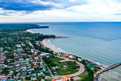 Bãi tắm du lịch Cửa Tùng (Quảng Trị). 