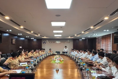 Toàn cảnh hội nghị đánh giá kết quả phối hợp trong công tác bảo đảm trật tự an toàn giao thông, giảm ùn tắc giao thông.