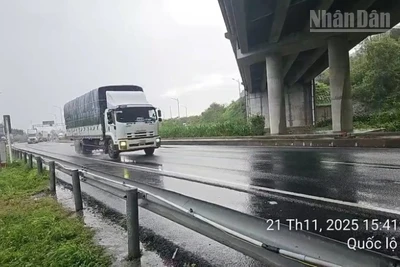 Từ 14h chiều nay các xe đã có thể lưu thông 2 chiều qua hầm đèo Cả.