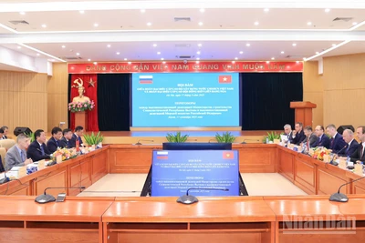 Bộ trưởng Xây dựng Việt Nam Trần Hồng Minh hội đàm cùng Trợ lý Tổng thống, Chủ tịch Hội đồng Biển Liên bang Nga Nikolai Platonovich Patrushev. 